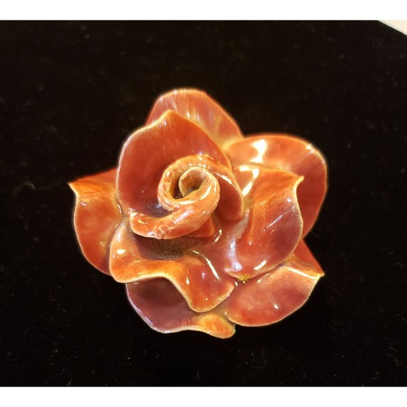 Vintage Unsigned Ceramic Rose Flower Brooch Pin Opening Petals Of Soft Red Rose - Picture 1 of 10